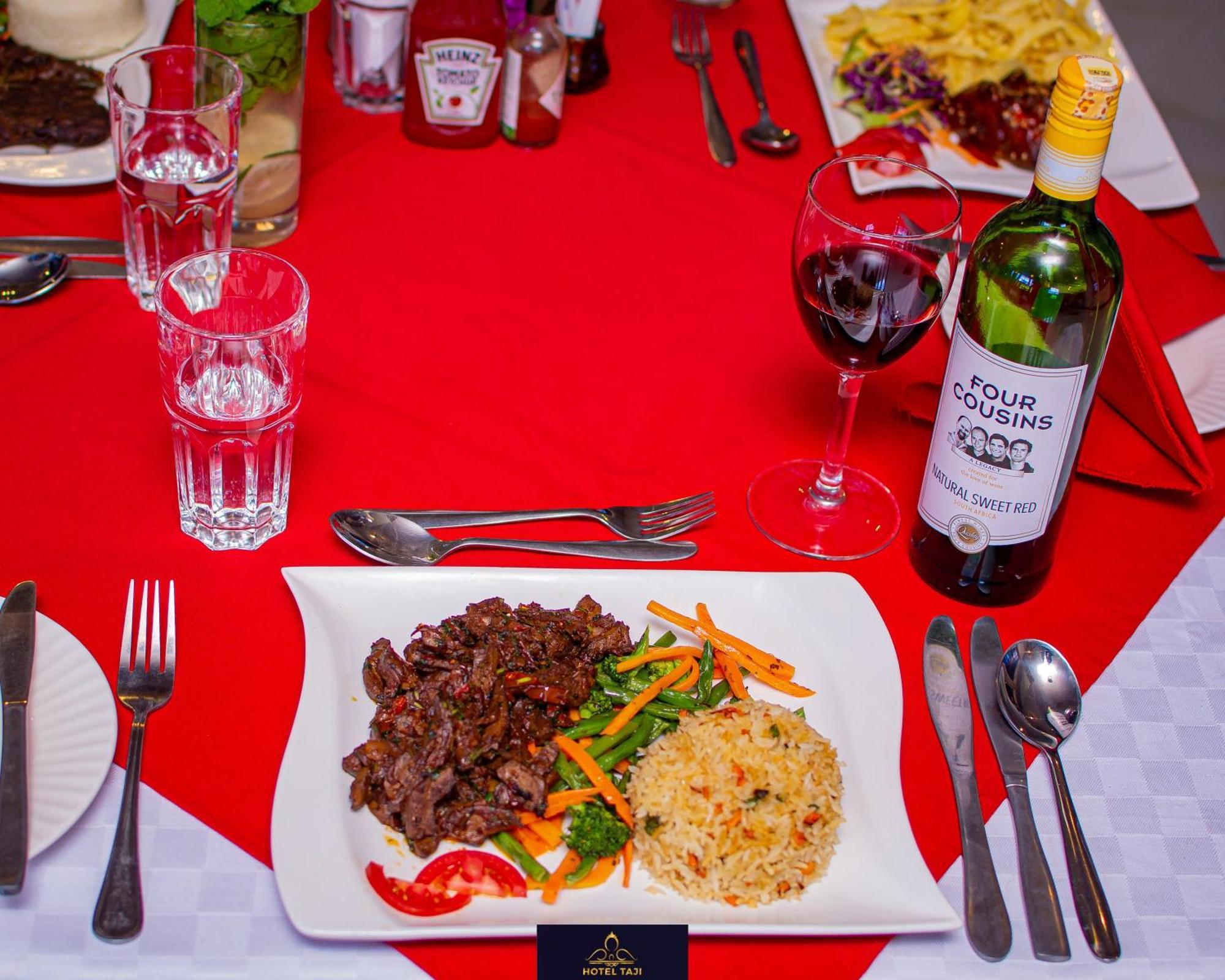 Hotel Taji Nanyuki Bagian luar foto